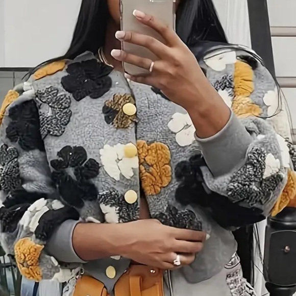 Woman’s flower jacket - Picture 3 of 4